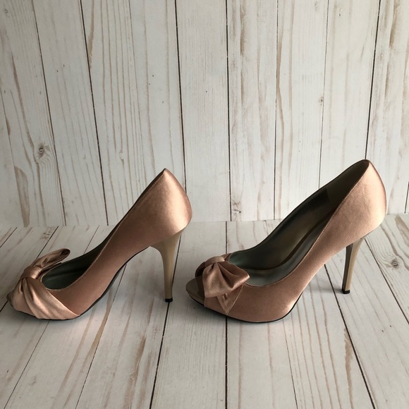Guess Blush Dusty Pink Bow Satin Open Toe Heels - Picture 4 of 7